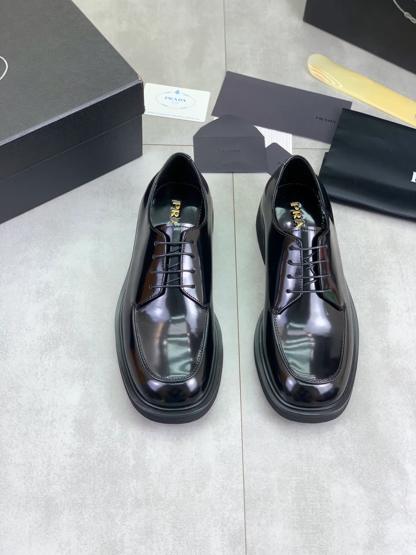Factory price P840 💰Original quality, top version🔱 ＰＲＡＤＡPrada. Men's business casual leather shoes, top quality cow leather. 1:1 shipment ⬆️Luxurious and noble, all made of imported original first-layer fine suede cowhide, just to create a more comfortable wearing experience. Upper: original comfortable open-edge bead-rubbed calfskin ➕Top imported water-dyed full cow lining, original high-end lightweight and comfortable TPU combination bottom ✔️Code number: 39-44 (38 45 Can be customized)